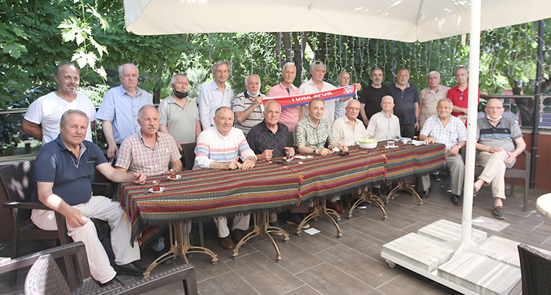 ESKİ FUTBOLCULAR HASRET GİDERDİ