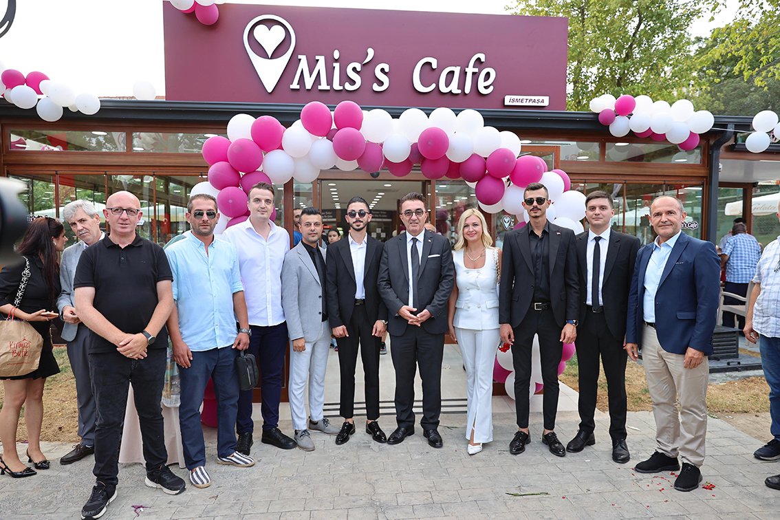MİS'S CAFE'DE ÇAY 3 TL