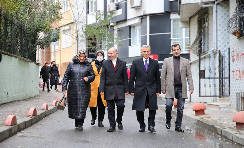 AK Parti Bayrampaşa’yı dolaştı 