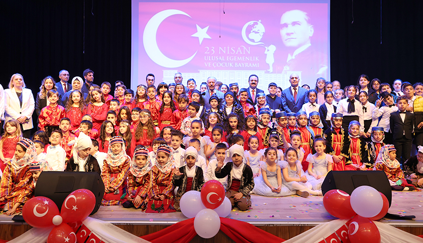 Bayrampaşa’da 23 Nisan coşkusu