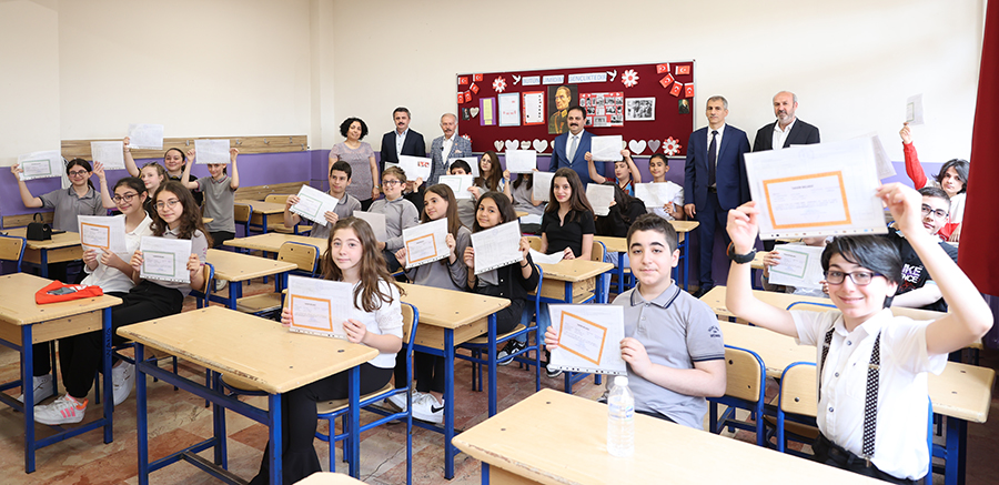 Bayrampaşa’da karne heyecanı
