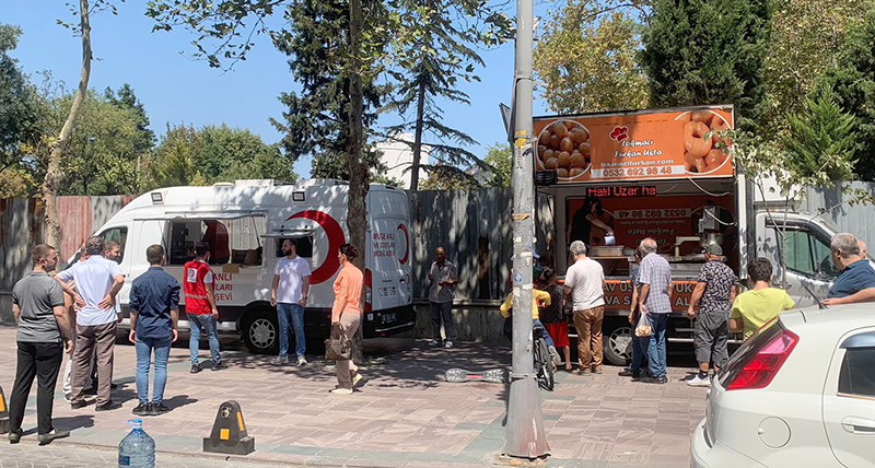 Kızılay’dan lokma dağıtımı