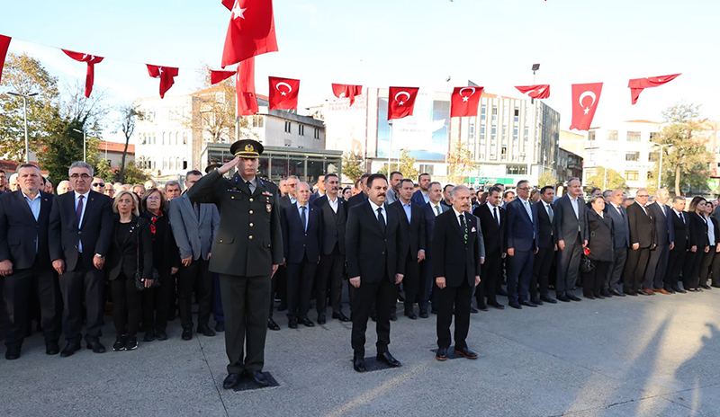 Atatürk, Bayrampaşa'da anıldı