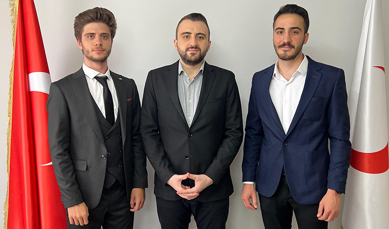 Genç Kızılay’da bayrak değişimi