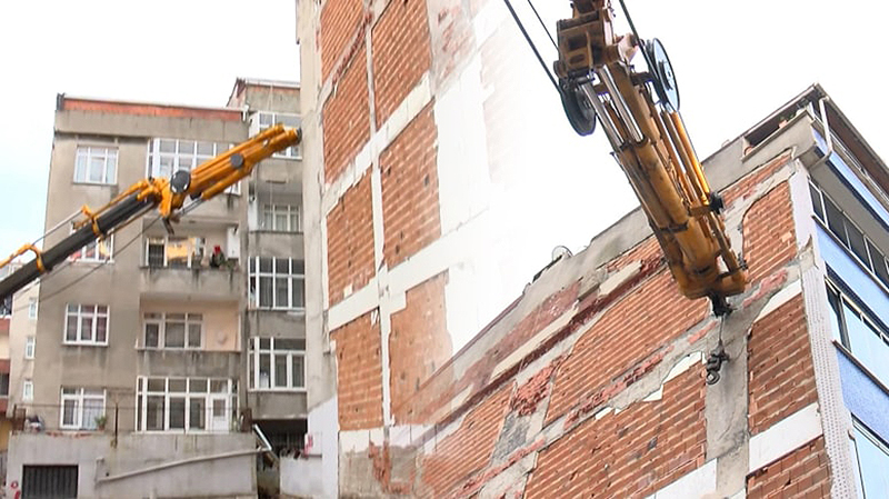 İnşaatta toprak kayması: 2 Bina boşaltıldı 
