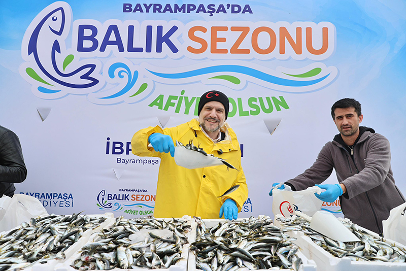Belediyeden balık ikramı 