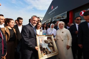 İbrahim Akın’dan Emine Erdoğan’a anlamlı hediye