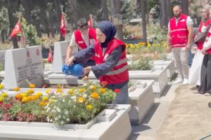 Genç Kızılay’dan Babalar Günü’nde anlamlı ziyaret