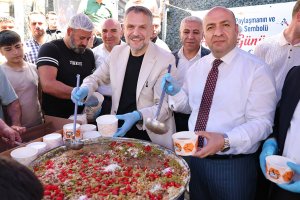 Bayrampaşa’da vatandaşlara aşure ikramı 
