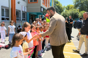 AK Gençlik’ten çocuklara jest