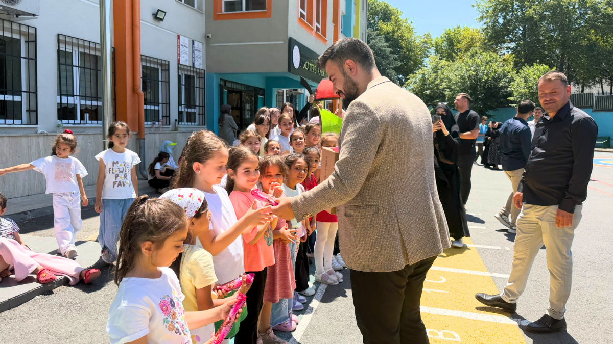 AK Gençlik’ten çocuklara jest