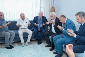 Vali Gül’den Bayrampaşa’da ev ziyaretleri