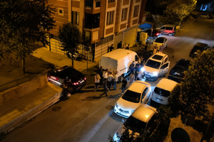 Bayrampaşa'da polisten kaçan şüpheliler kaza yaptı: 1 gözaltı