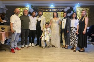 Çağlayan ailesi, Alparslan'ın mutluluğunu dostlarıyla paylaştı