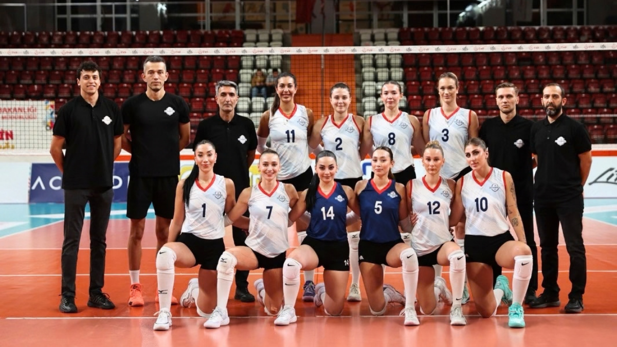 Bayrampaşa Belediyespor voleybolda yeni sezona galibiyetle başladı