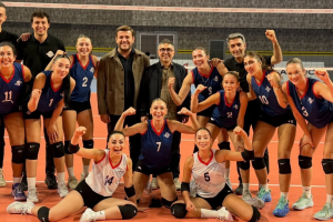 Bayrampaşa Belediyespor voleybolda 2'de 2 yaparak liderliğe yükseldi