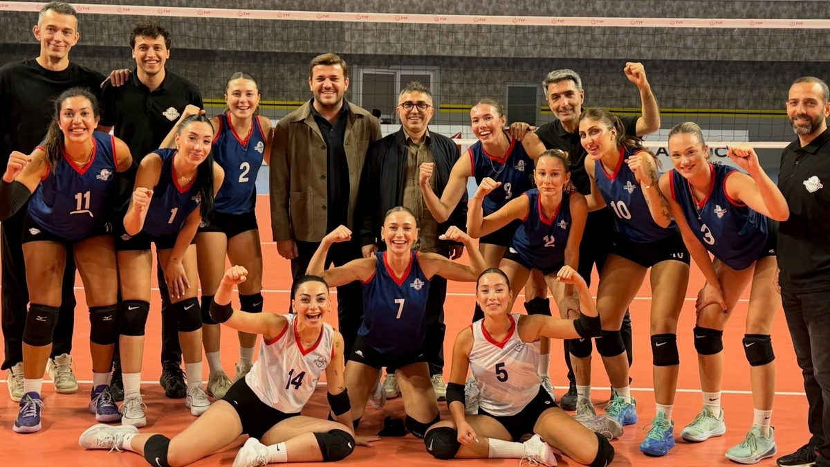 Bayrampaşa Belediyespor voleybolda 2'de 2 yaparak liderliğe yükseldi