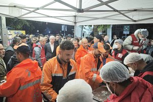Türk Kızılay Bayrampaşa Şubesi, sel felaketinde sahada dayanışmasını sürdürdü