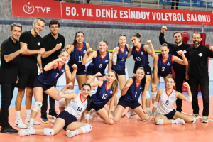 Bayrampaşa Belediye Spor voleybolda 4'te 4 yaptı