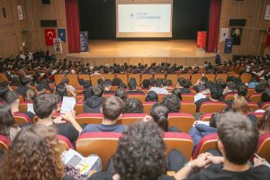 Bayrampaşa Belediyesi’nden lise son sınıf öğrencilerine YKS semineri