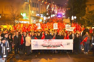 Cumhuriyet’in 103. yılında dev yürüyüş ve yağmura rağmen konser 